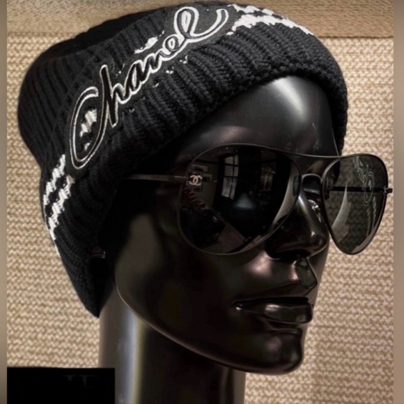 Chanel 24 fall Collection Signature beanie - Picture 12 of 14